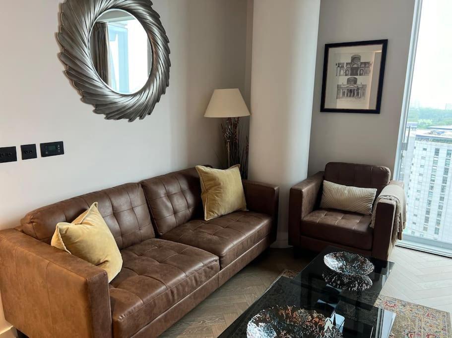 Modern 2 Bed Flat At Battersea Apartment London