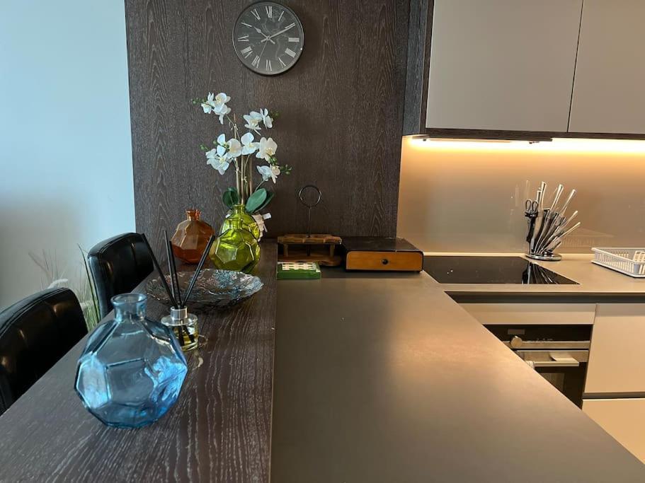 Modern 2 Bed Flat At Battersea Apartment
