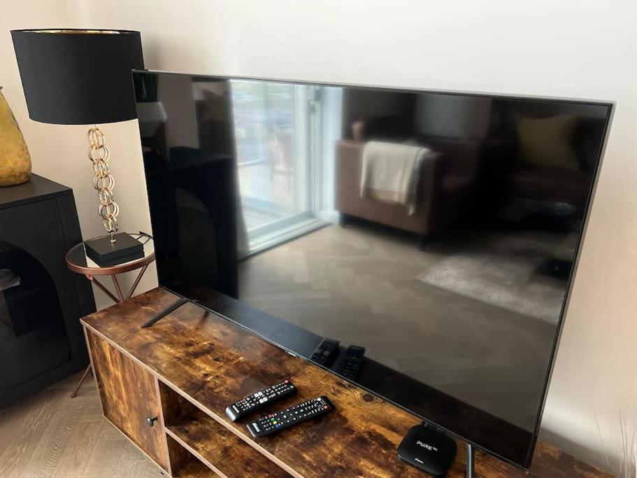 Modern 2 Bed Flat At Battersea * London
