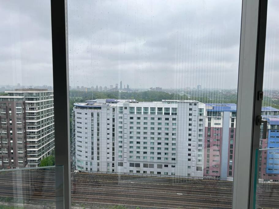 Modern 2 Bed Flat At Battersea Apartment London