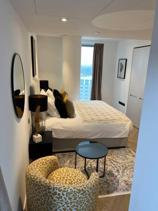 Modern 2 Bed Flat At Battersea Apartment London