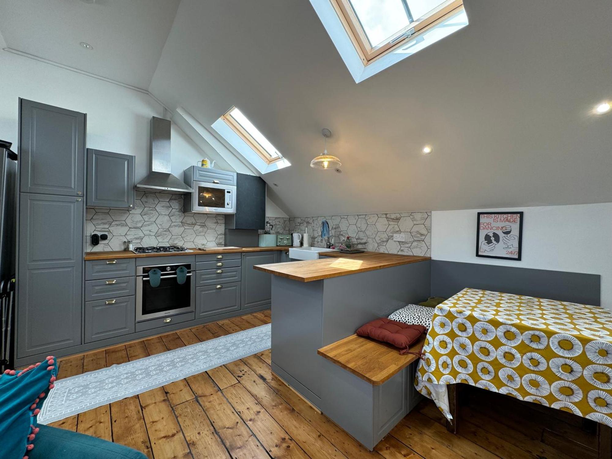 Stunningly Vibrant 1bd Flat Lower Clapton *