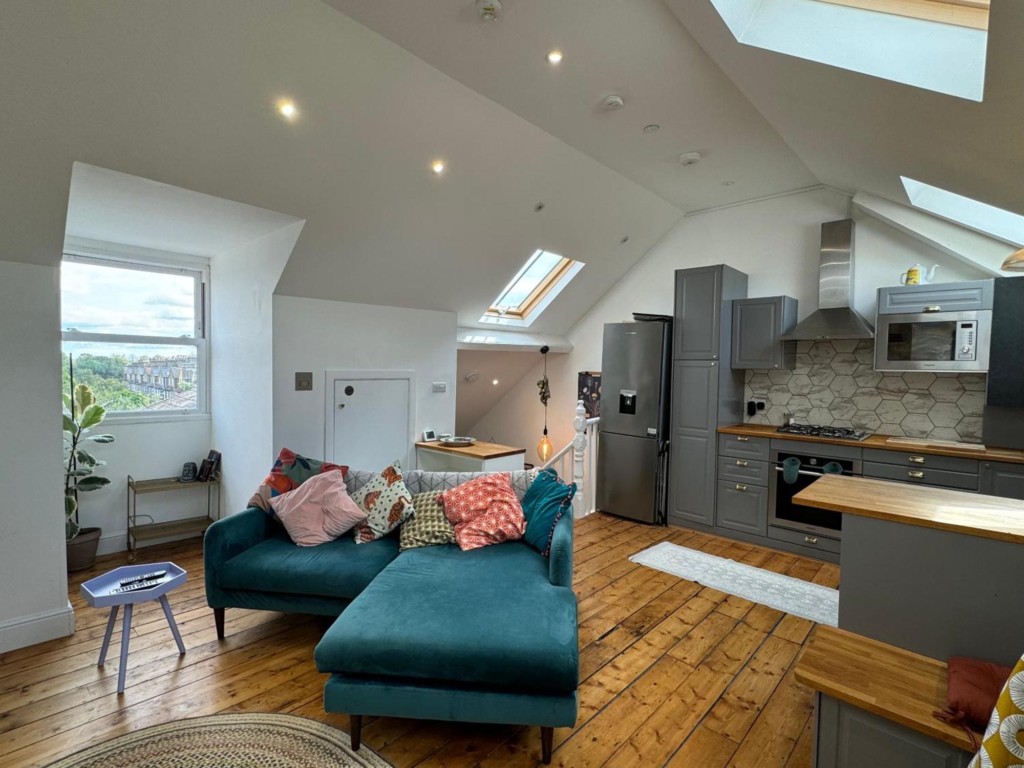 Stunningly Vibrant 1bd Flat Lower Clapton * London