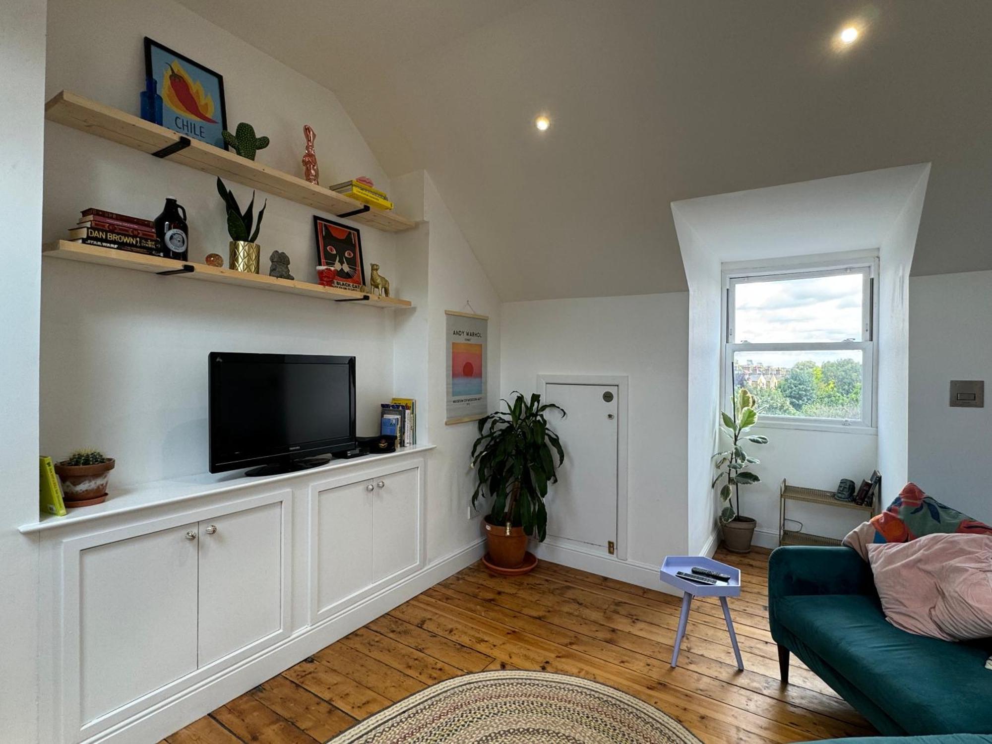 Stunningly Vibrant 1bd Flat Lower Clapton *