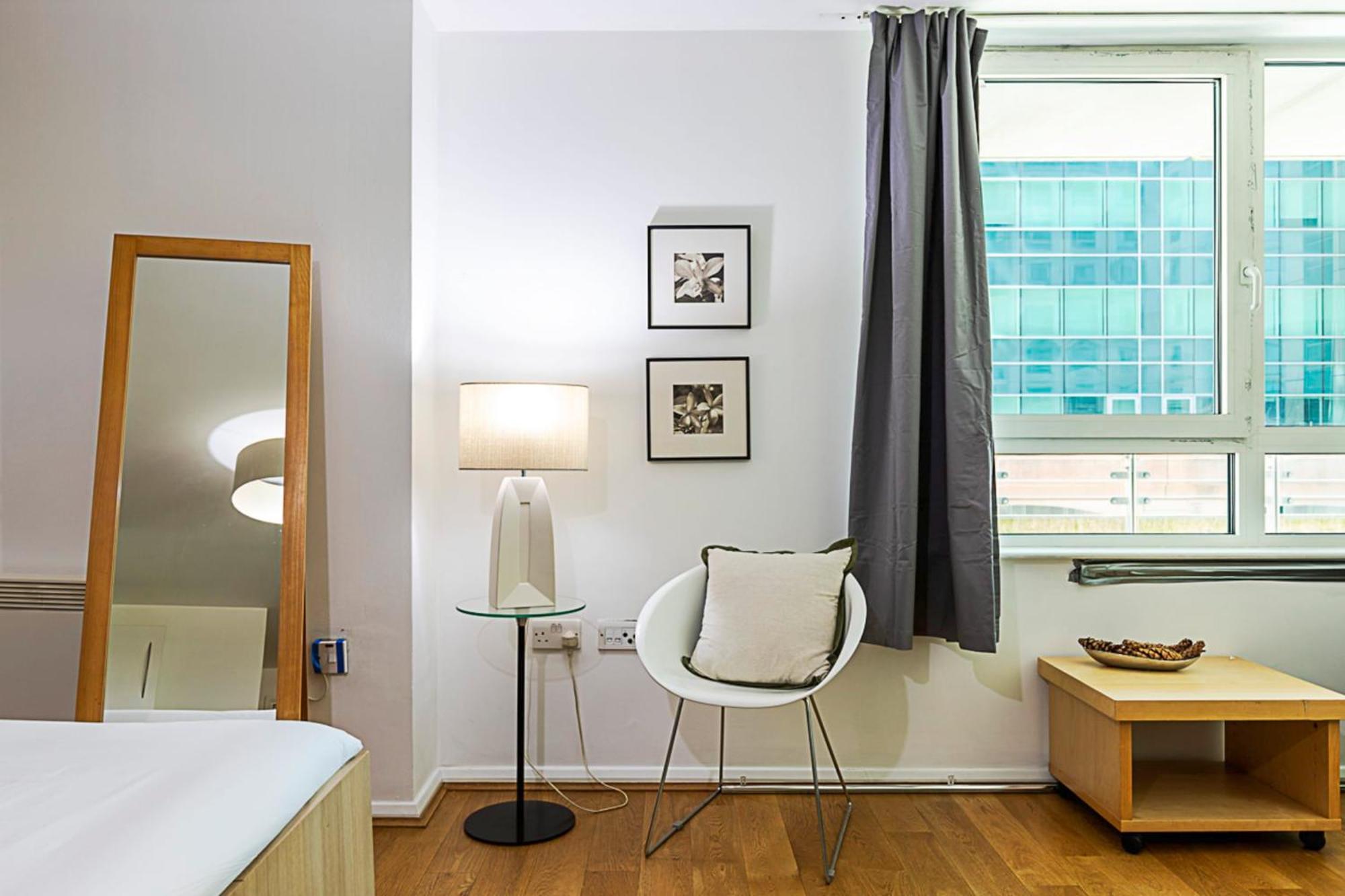 Modern Studio With Stunning City Views Apartment *