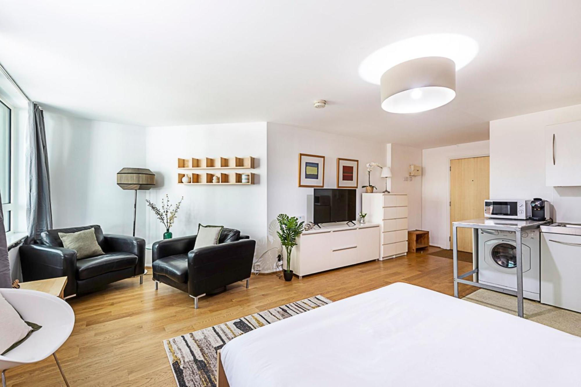 Modern Studio With Stunning City Views London