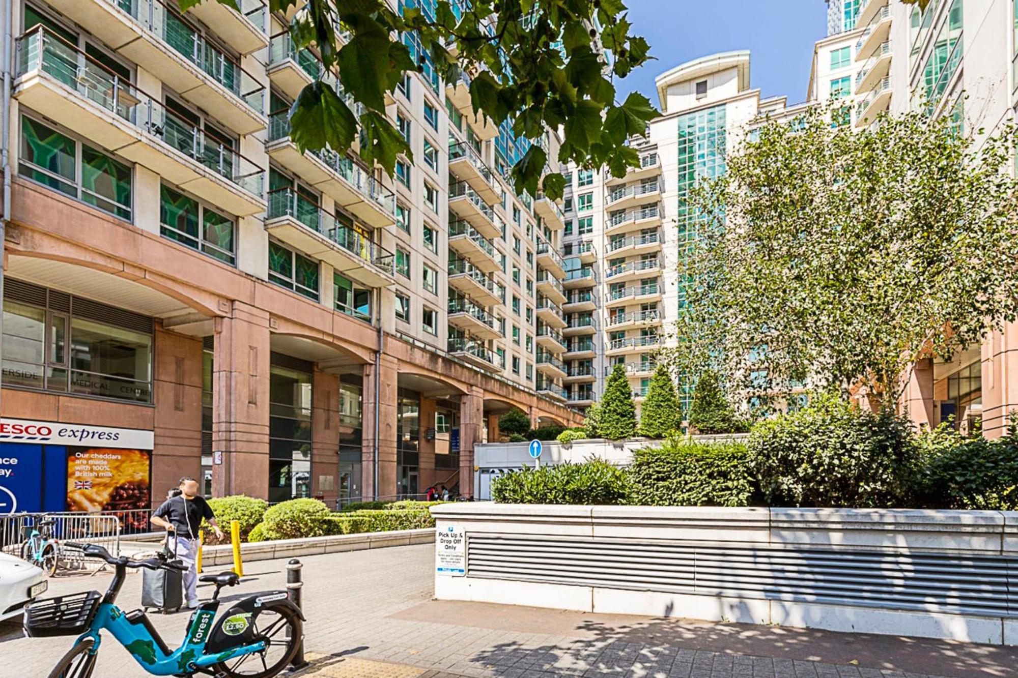 Modern Studio With Stunning City Views Apartment London