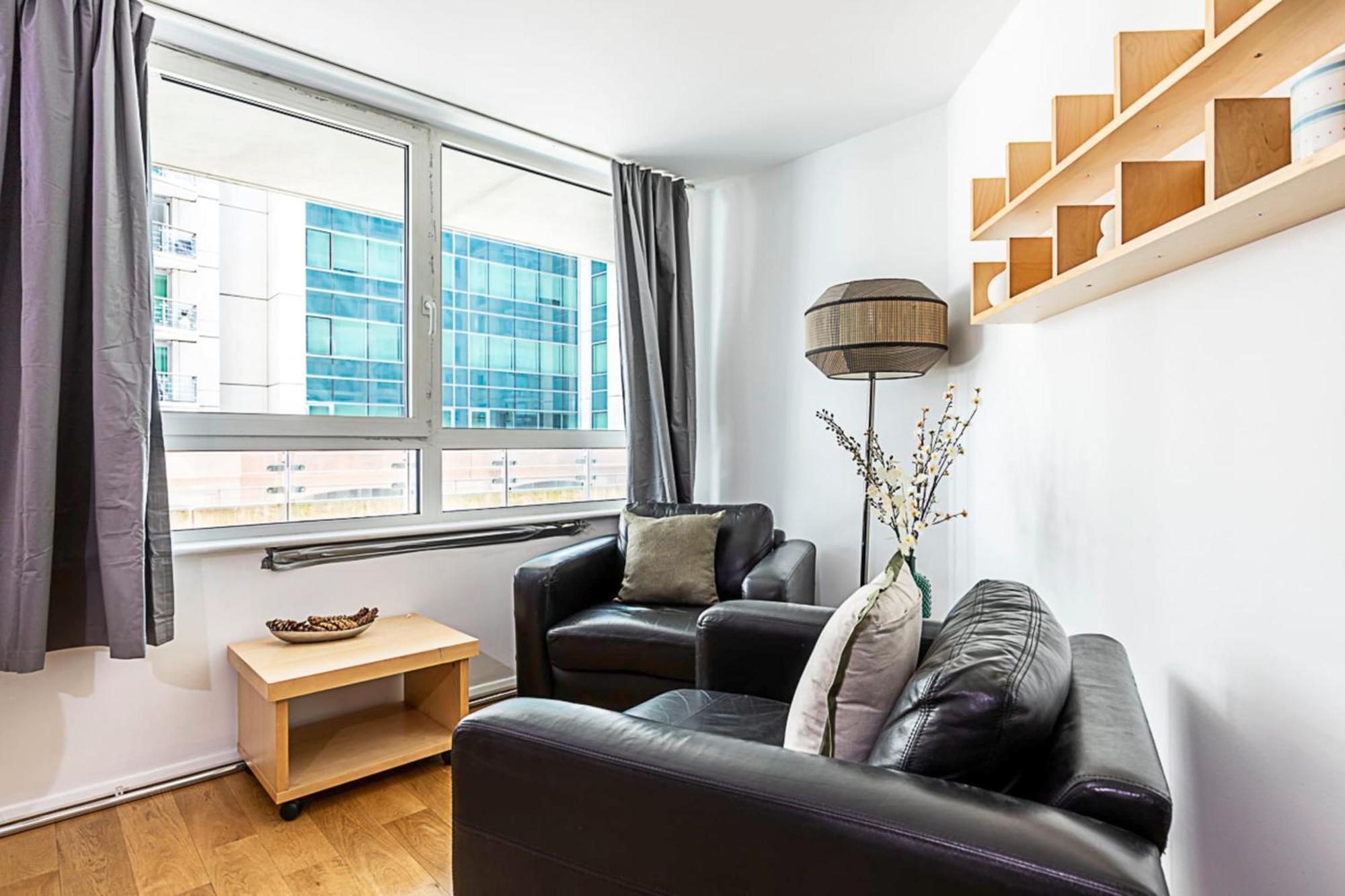 Modern Studio With Stunning City Views Apartment *