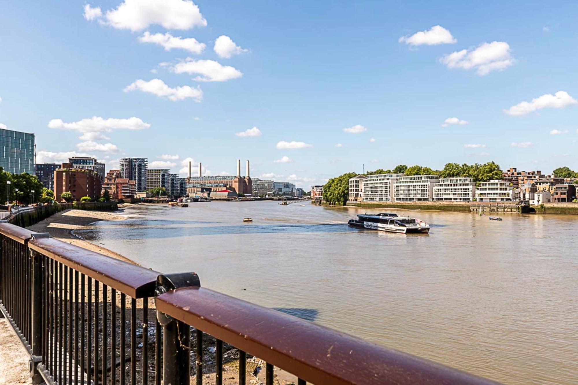 Apartment Modern Studio With Stunning City Views London