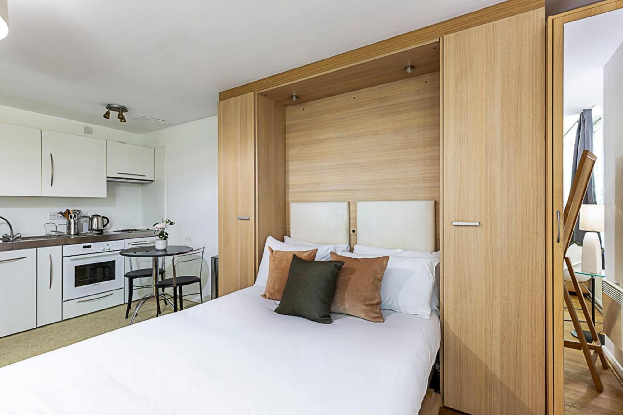 Modern Studio With Stunning City Views London