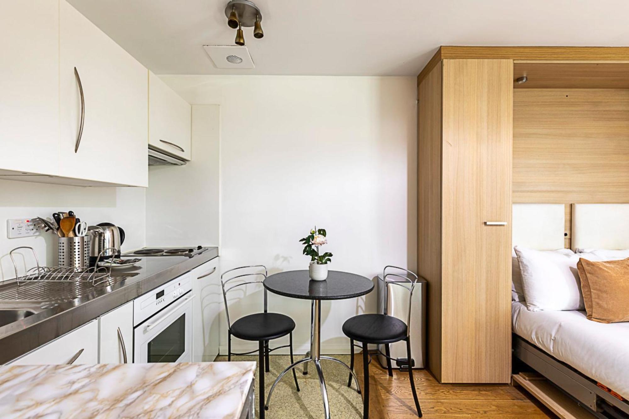 Modern Studio With Stunning City Views Apartment London