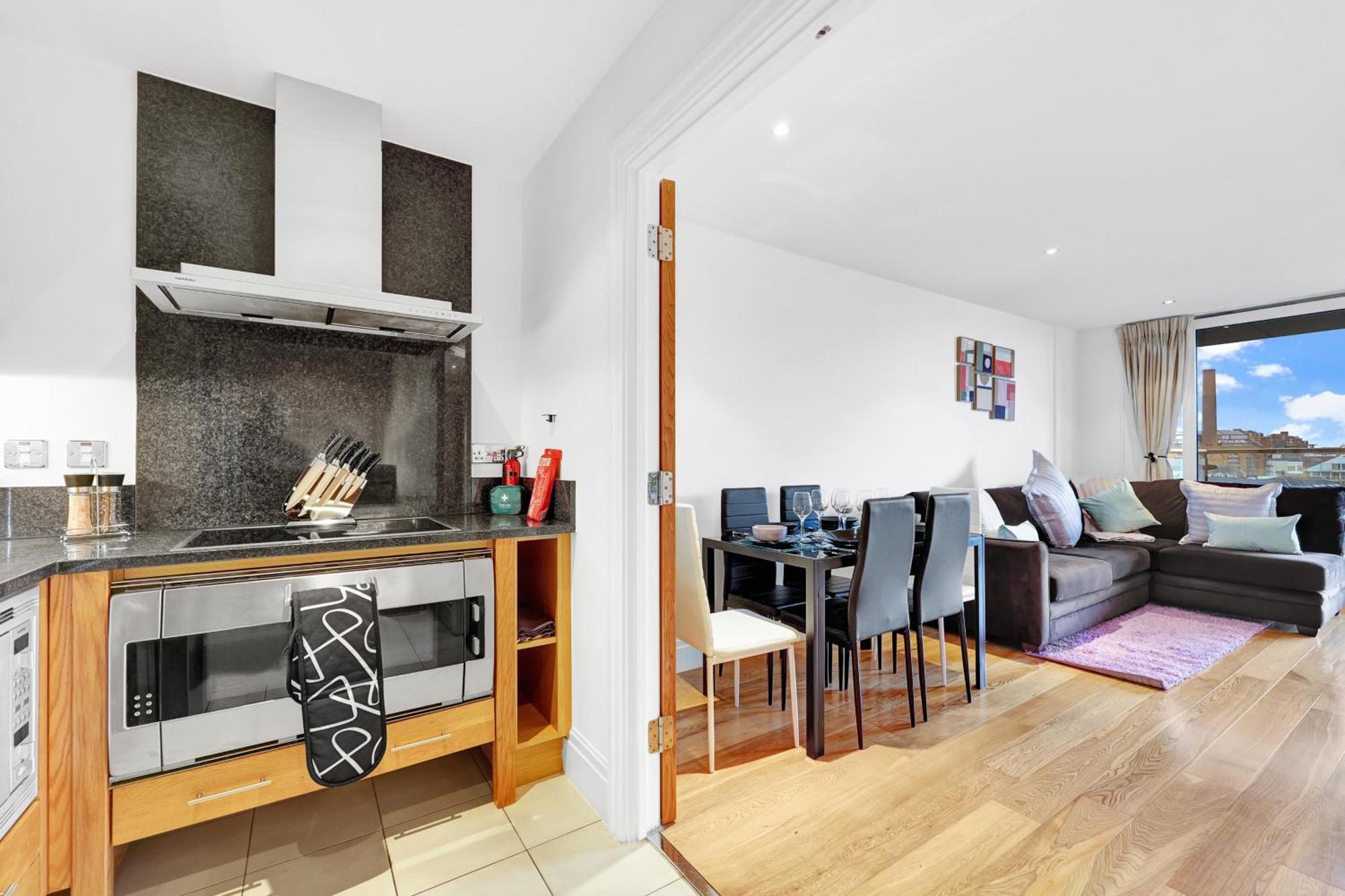 Sleeps 8, Parking, River Views, Chelsea 3 Bdr Apartment *