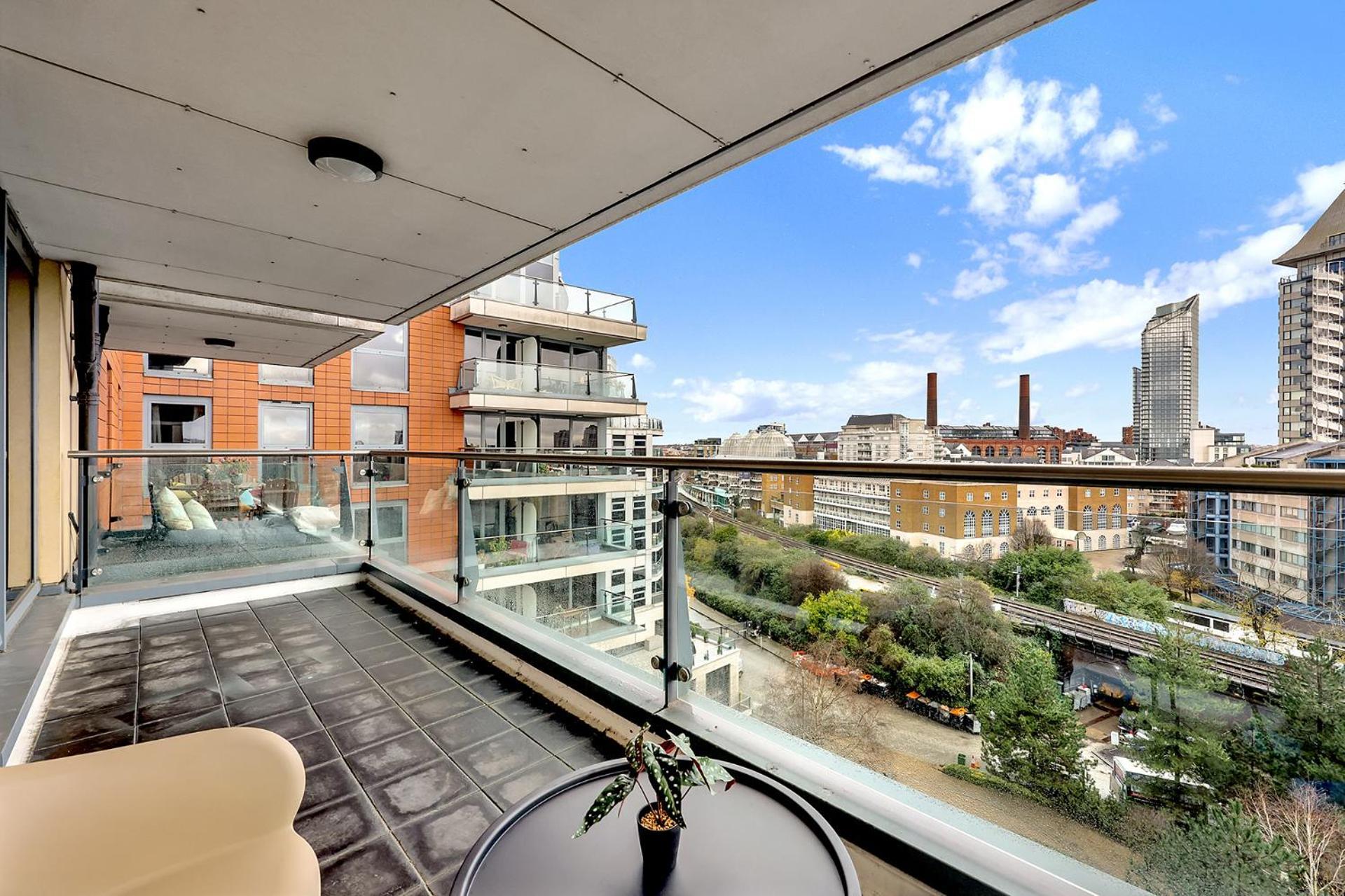 Sleeps 8, Parking, River Views, Chelsea 3 Bdr London