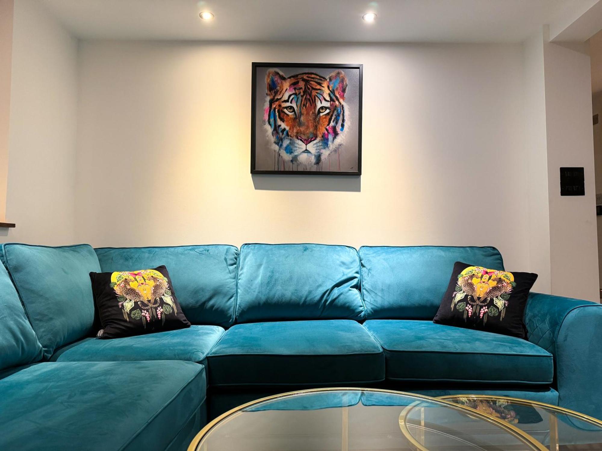 Luxurious 3bed House With Bath & Garden Vakantiehuis *