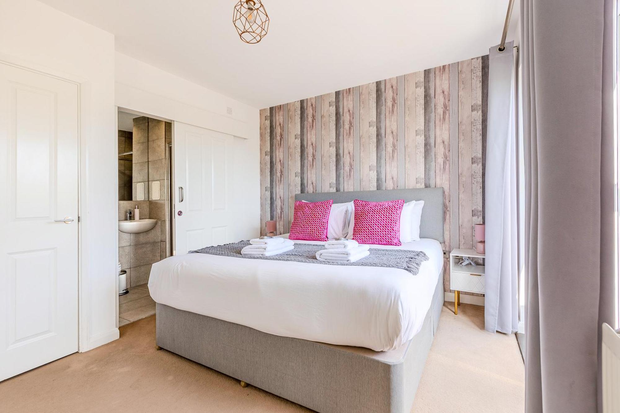 Peaceful 4br With Garden& Parking In Walthamstow *