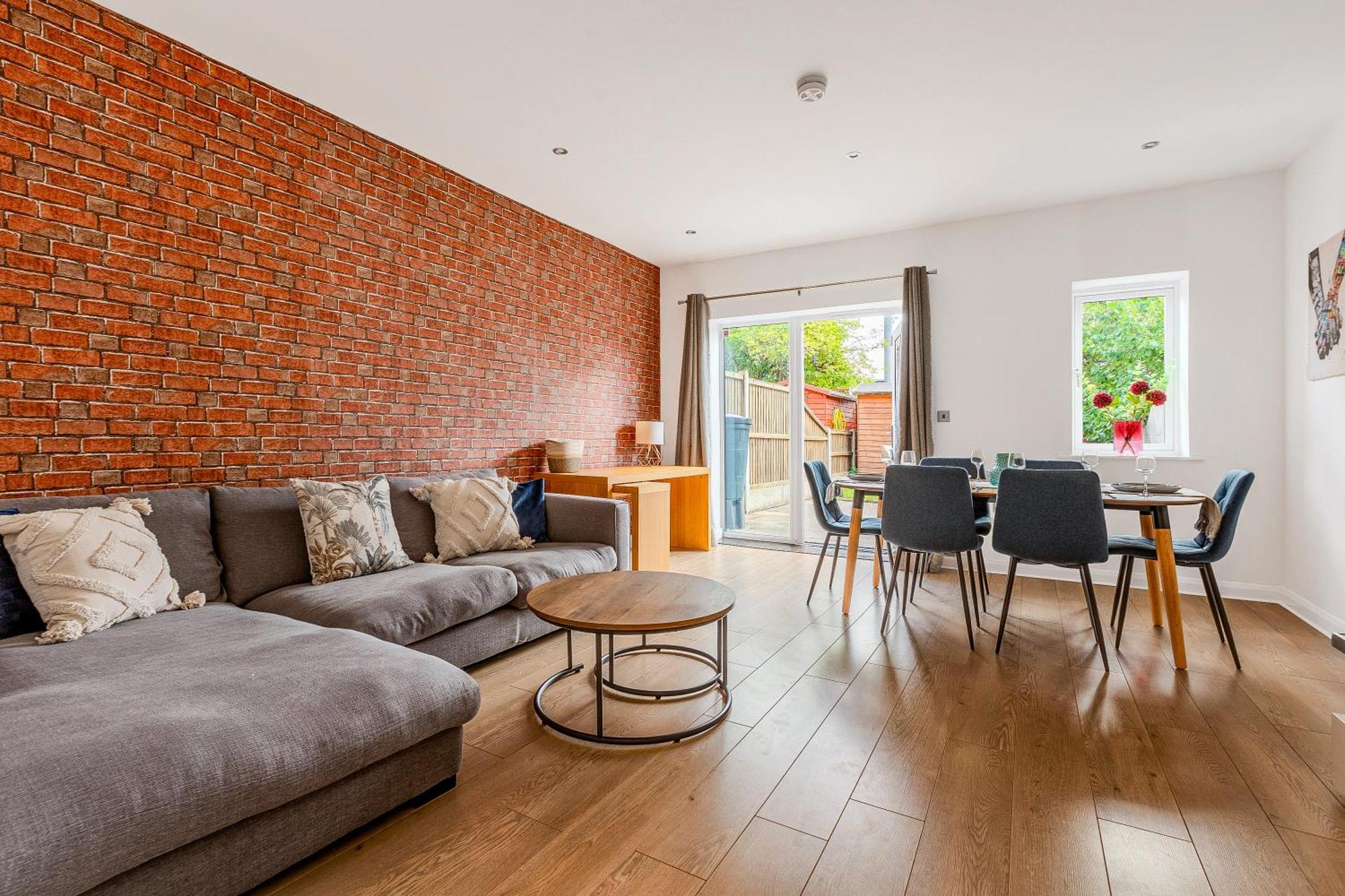 Peaceful 4br With Garden& Parking In Walthamstow Holiday home *