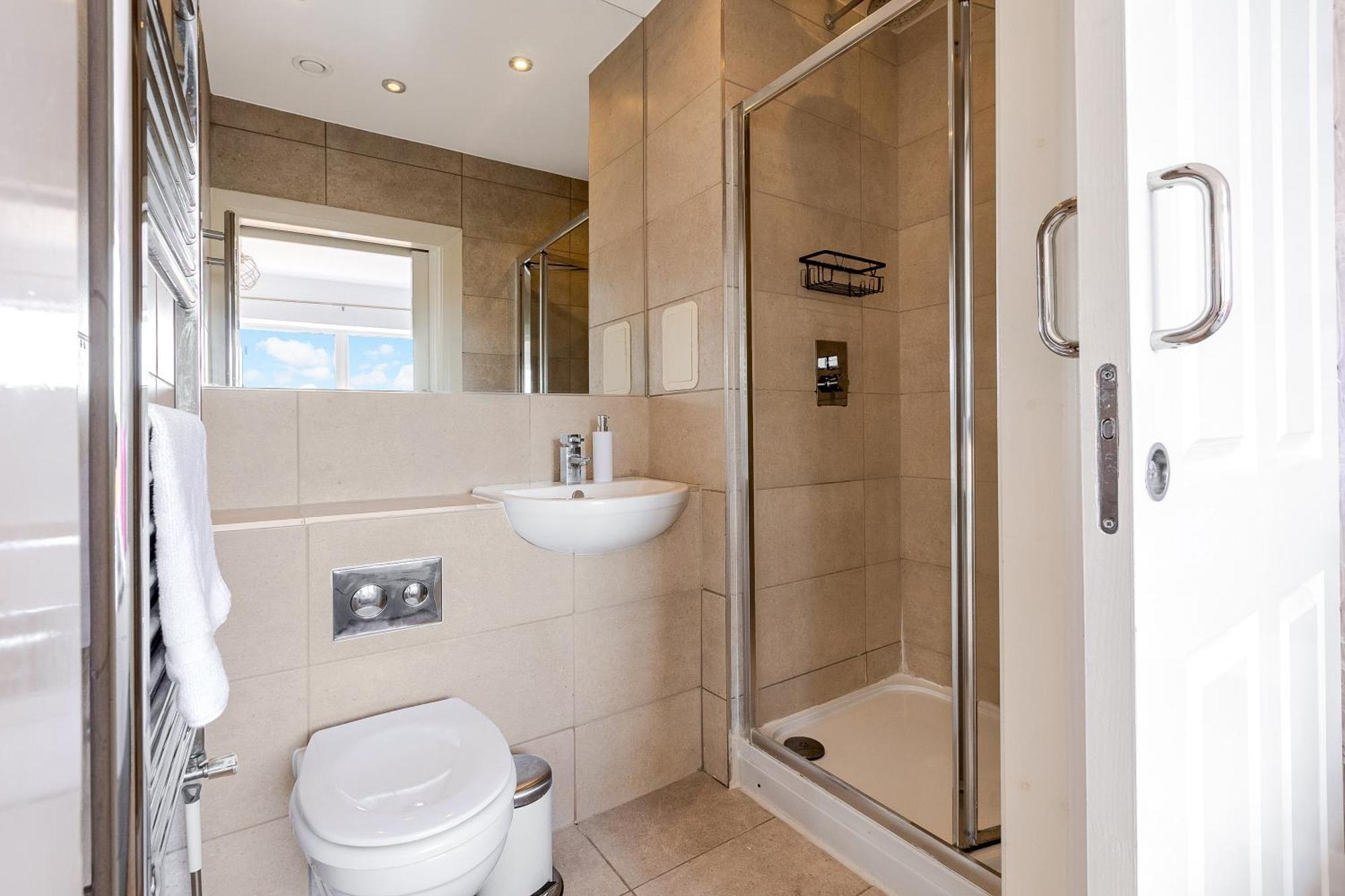 Peaceful 4br With Garden& Parking In Walthamstow