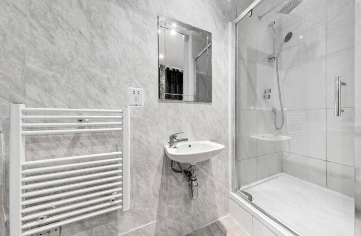Appartement Two Bedroom Flat Opposite To Harrods Kb15 *