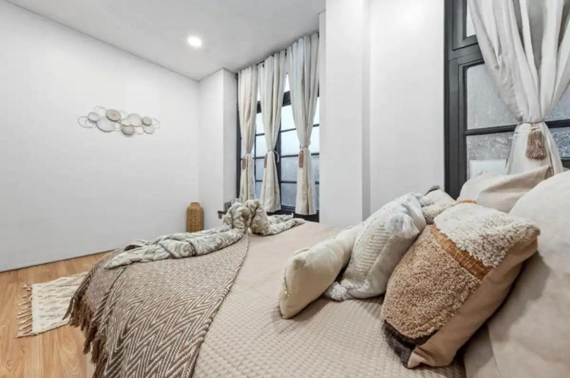 Two Bedroom Flat Opposite To Harrods Kb15 Londen