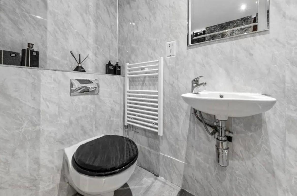 Two Bedroom Flat Opposite To Harrods Kb15 Appartement *