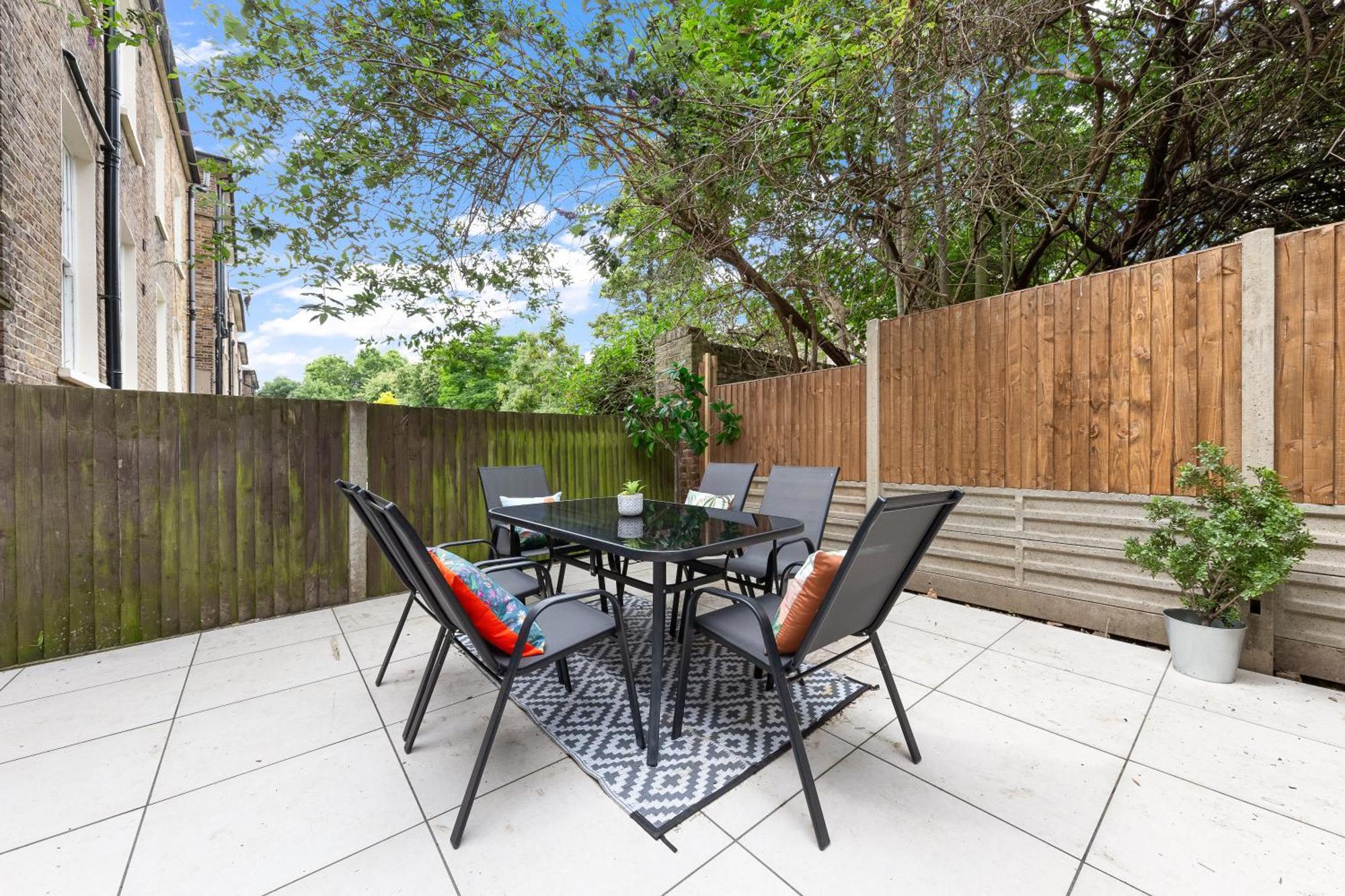 Maida Vale, Modern Apt, Sleeps 4, London. London