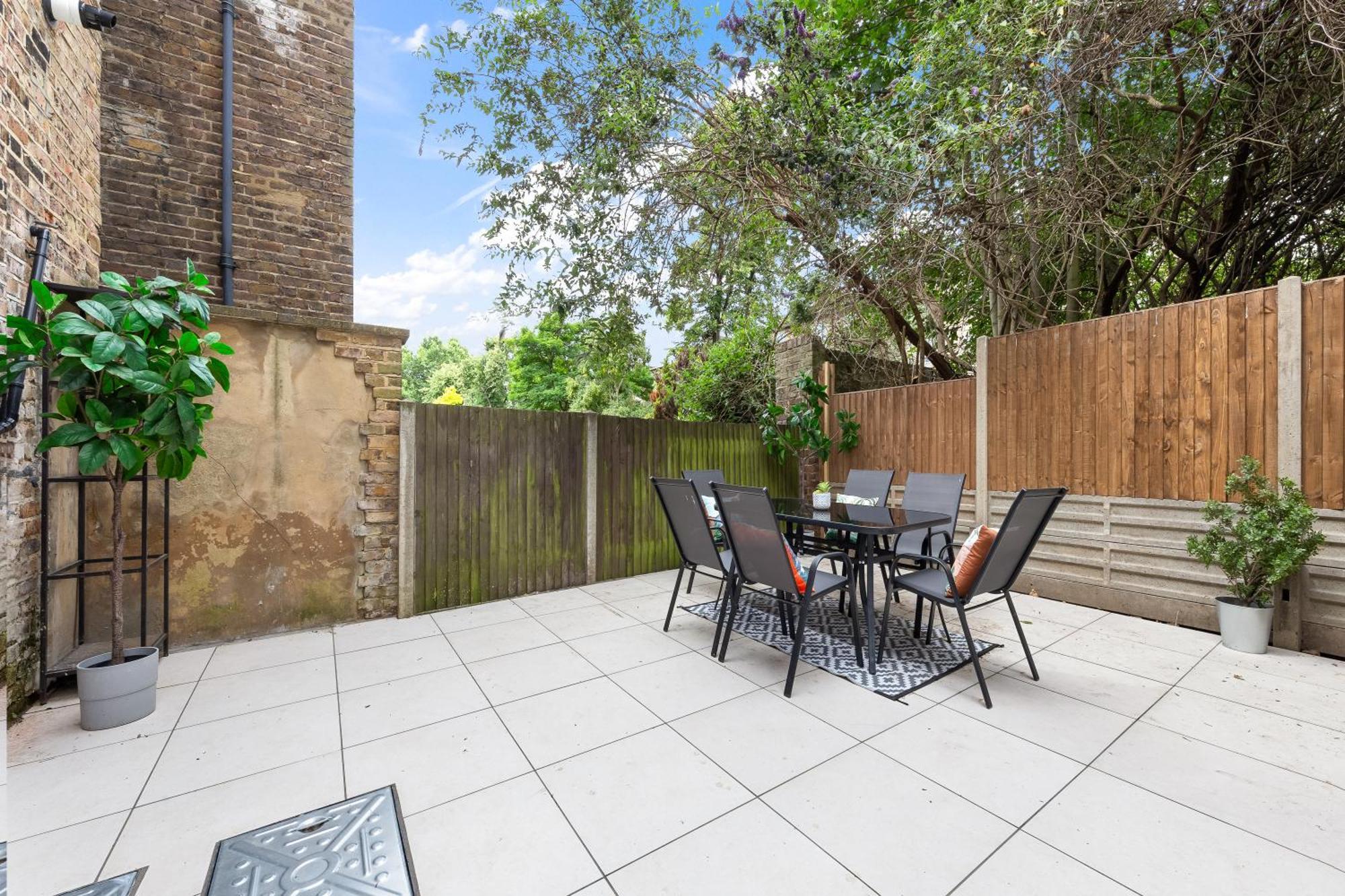 Apartment Maida Vale, Modern Apt, Sleeps 4, London. *