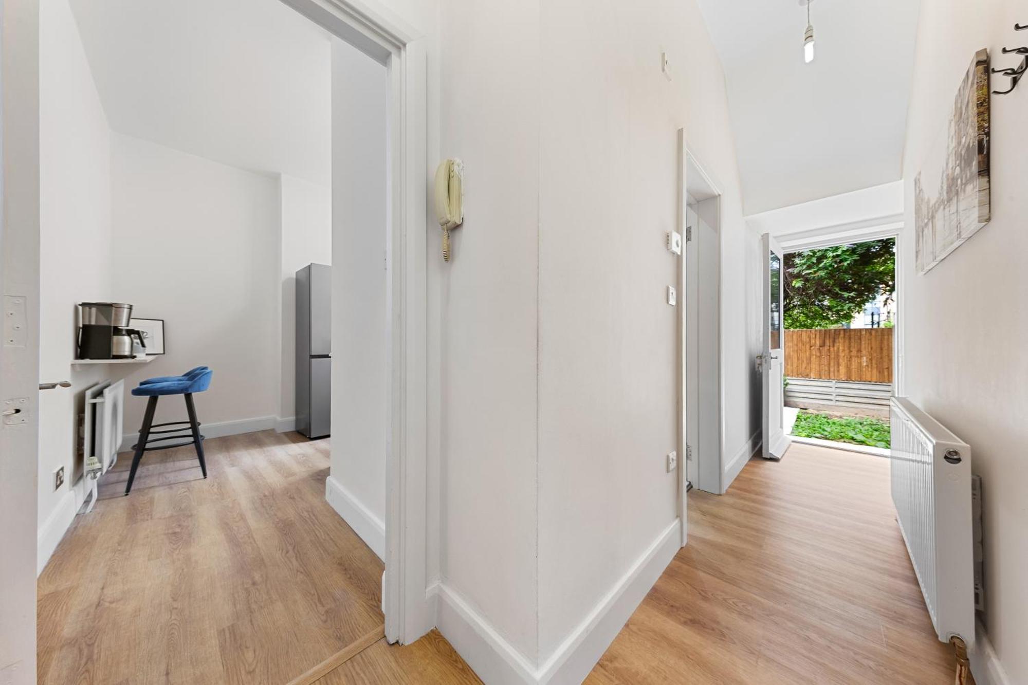 Maida Vale, Modern Apt, Sleeps 4, London. Apartment London