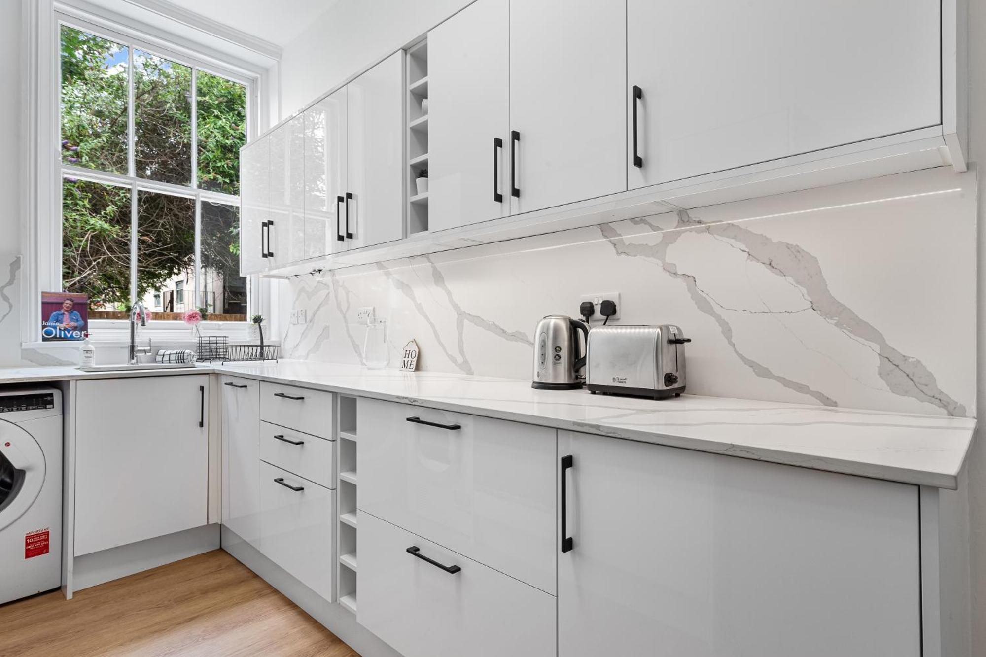 Maida Vale, Modern Apt, Sleeps 4, London. Apartment London