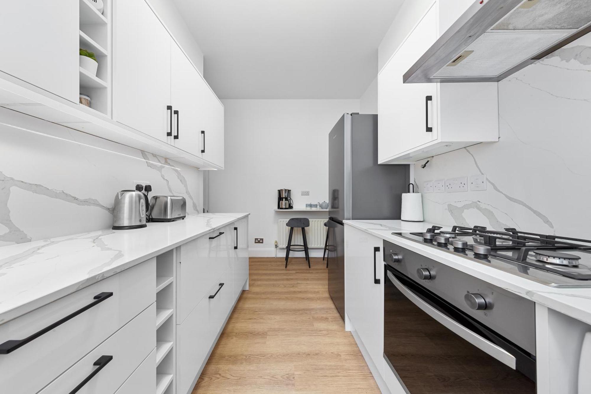 Maida Vale, Modern Apt, Sleeps 4, London. Apartment