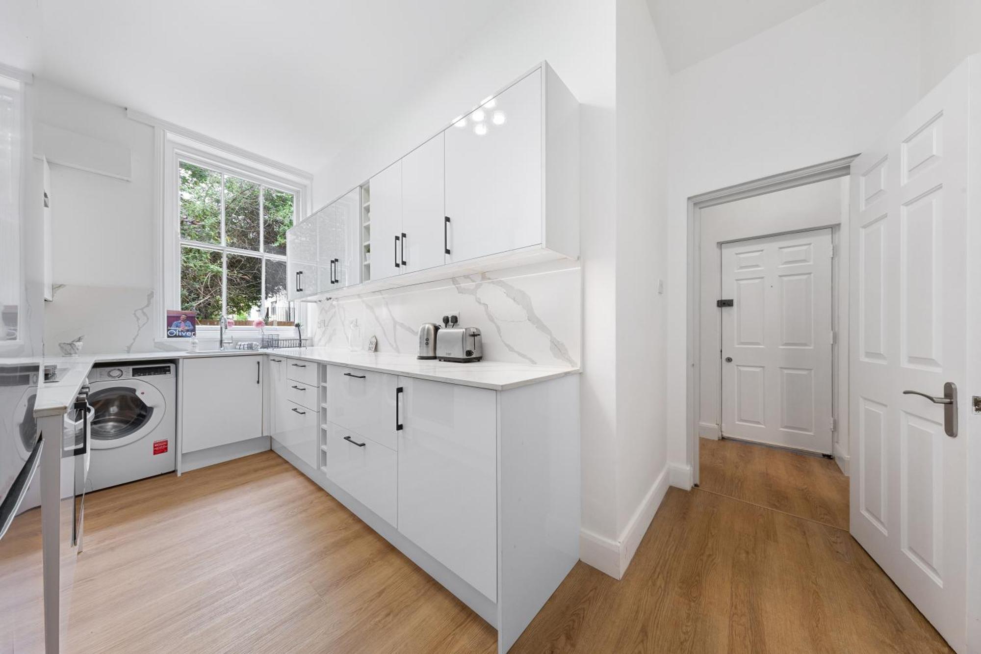 Maida Vale, Modern Apt, Sleeps 4, London. * London