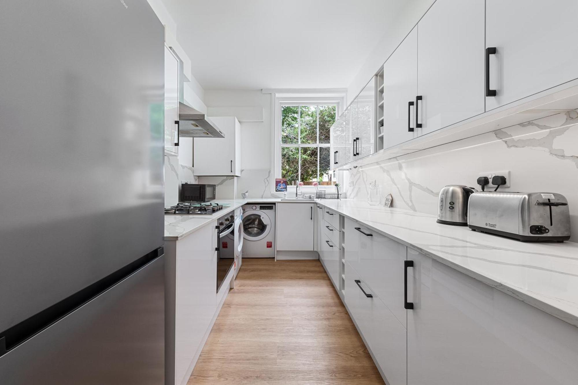 Maida Vale, Modern Apt, Sleeps 4, London. Apartment