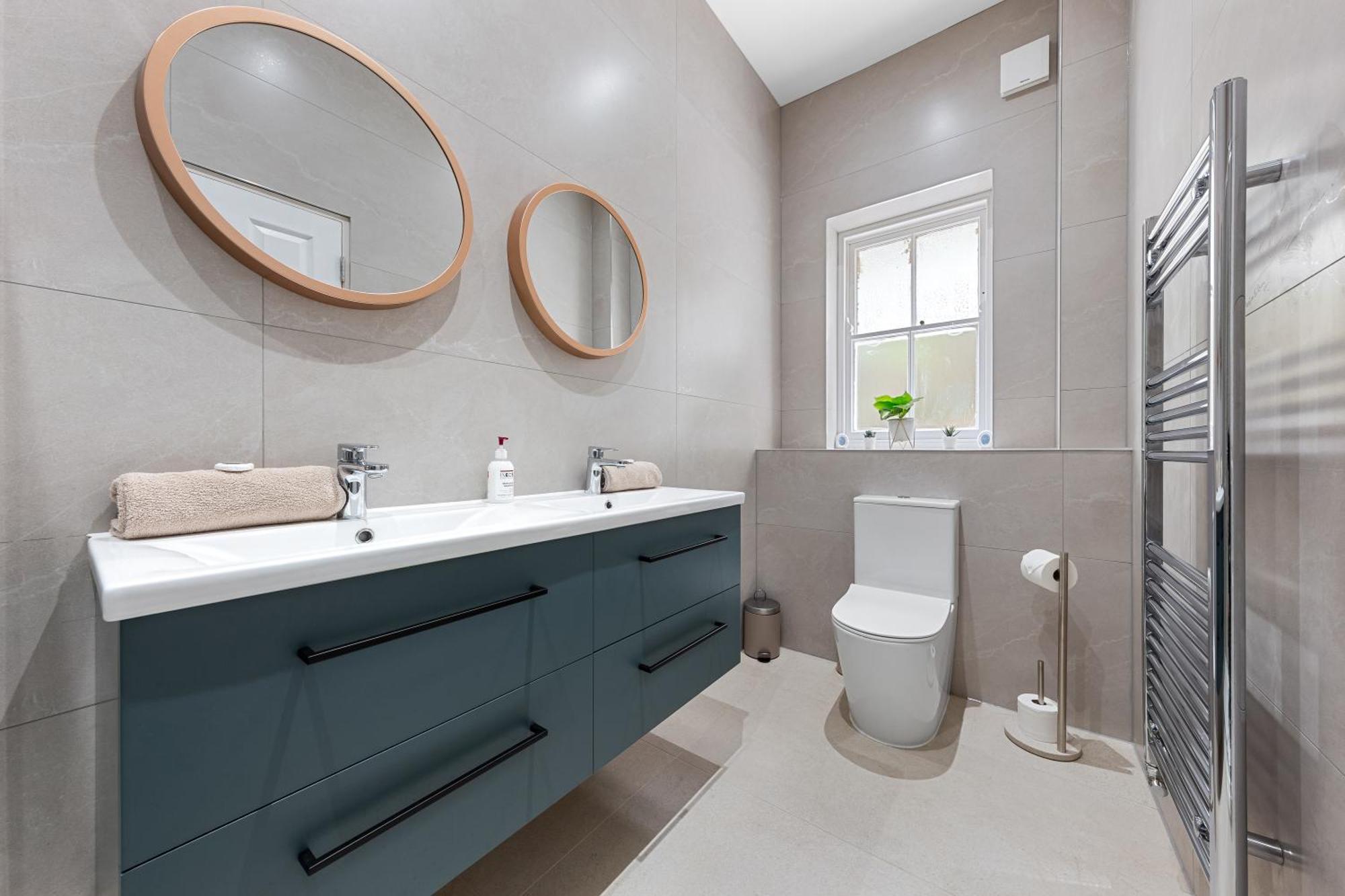 Maida Vale, Modern Apt, Sleeps 4, London. London