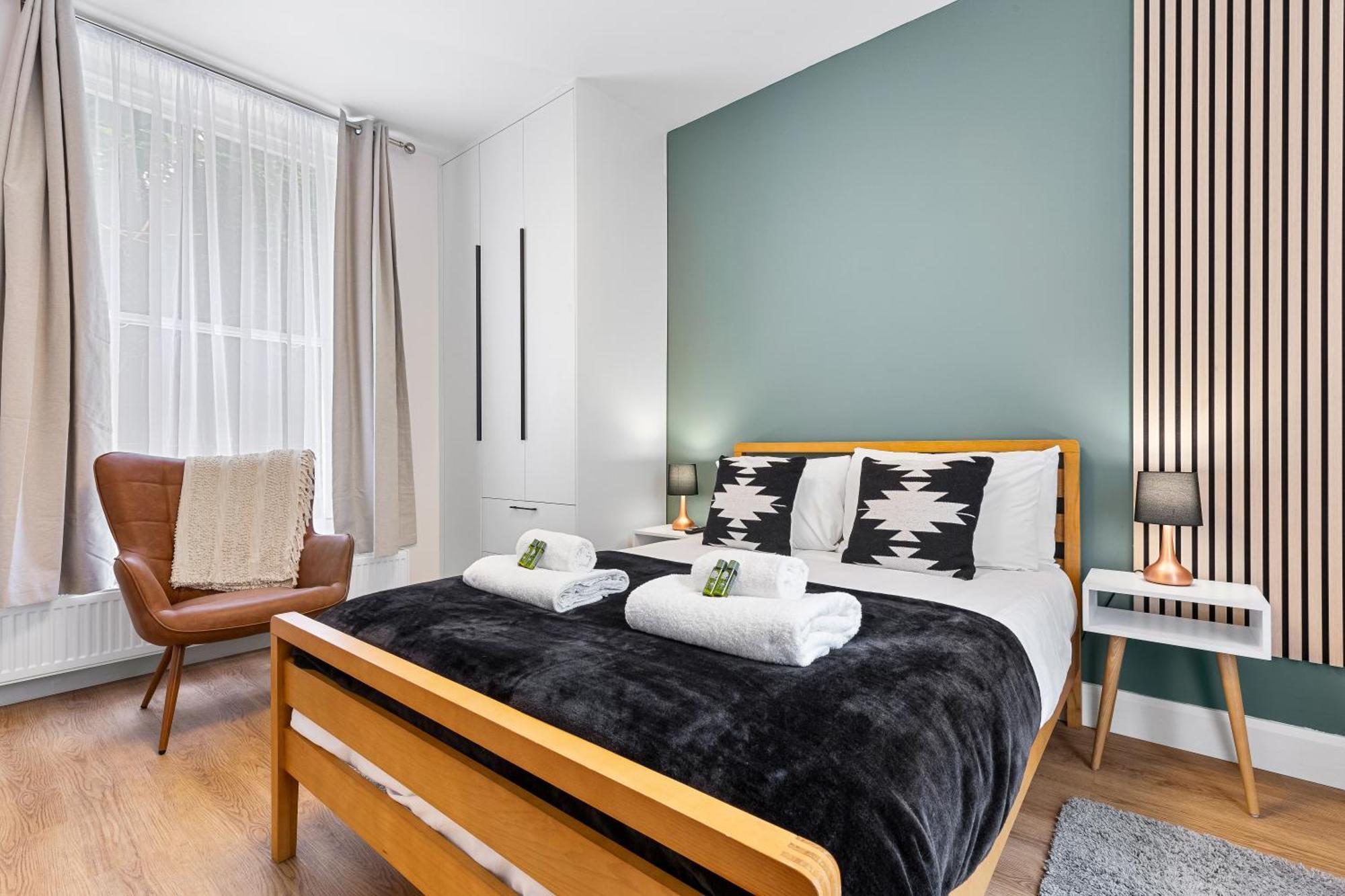 Maida Vale, Modern Apt, Sleeps 4, London. * London
