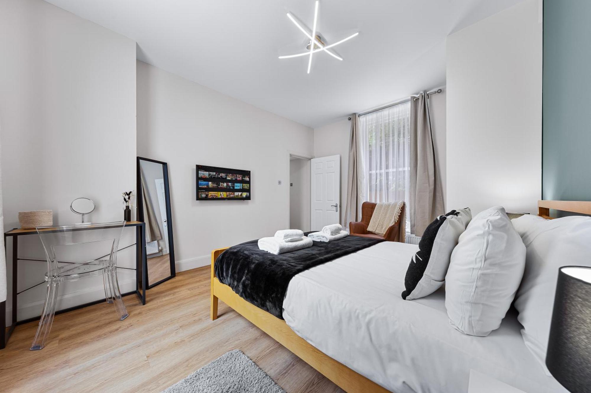 Apartment Maida Vale, Modern Apt, Sleeps 4, London. *