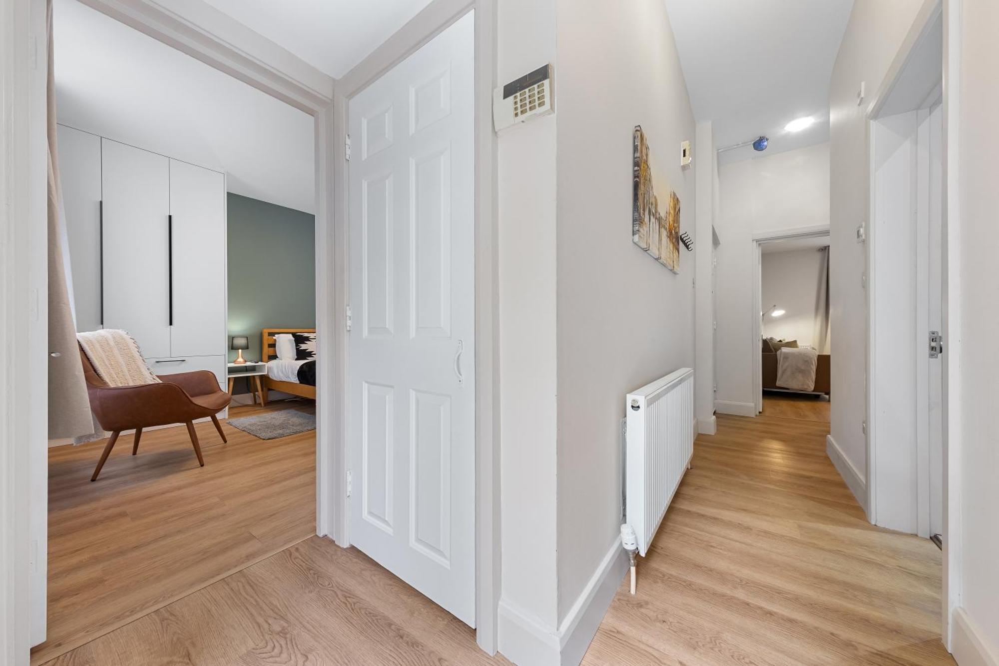 Maida Vale, Modern Apt, Sleeps 4, London. * London