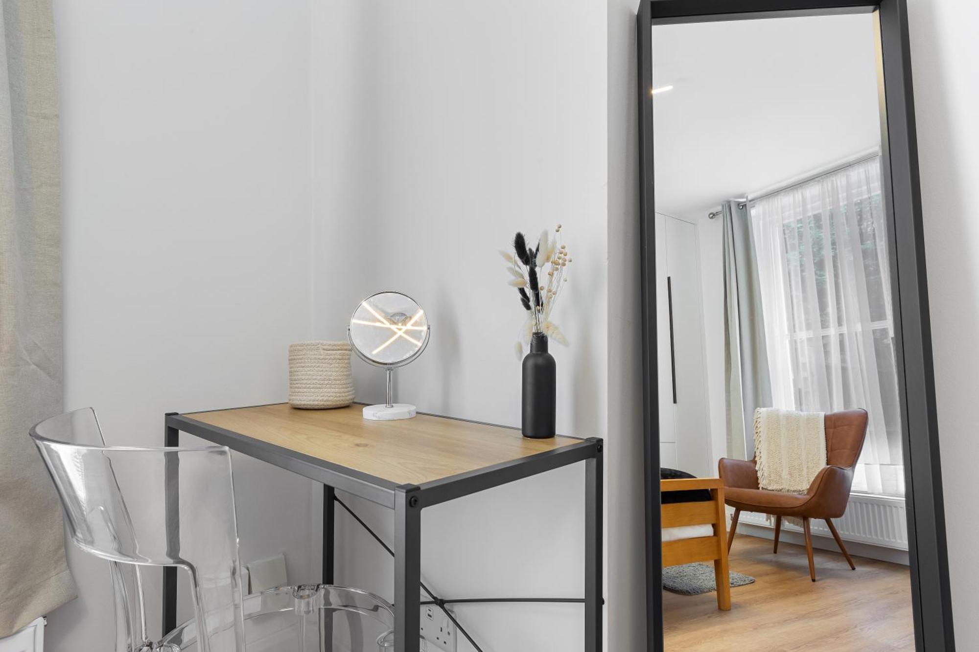 Maida Vale, Modern Apt, Sleeps 4, London. * London