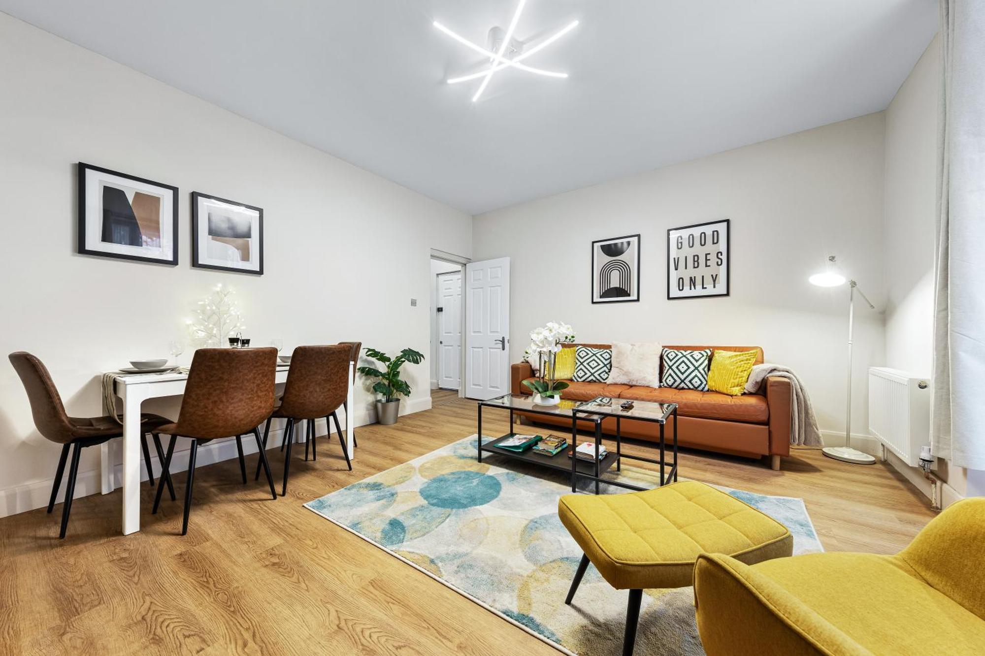 Maida Vale, Modern Apt, Sleeps 4, London. Apartment