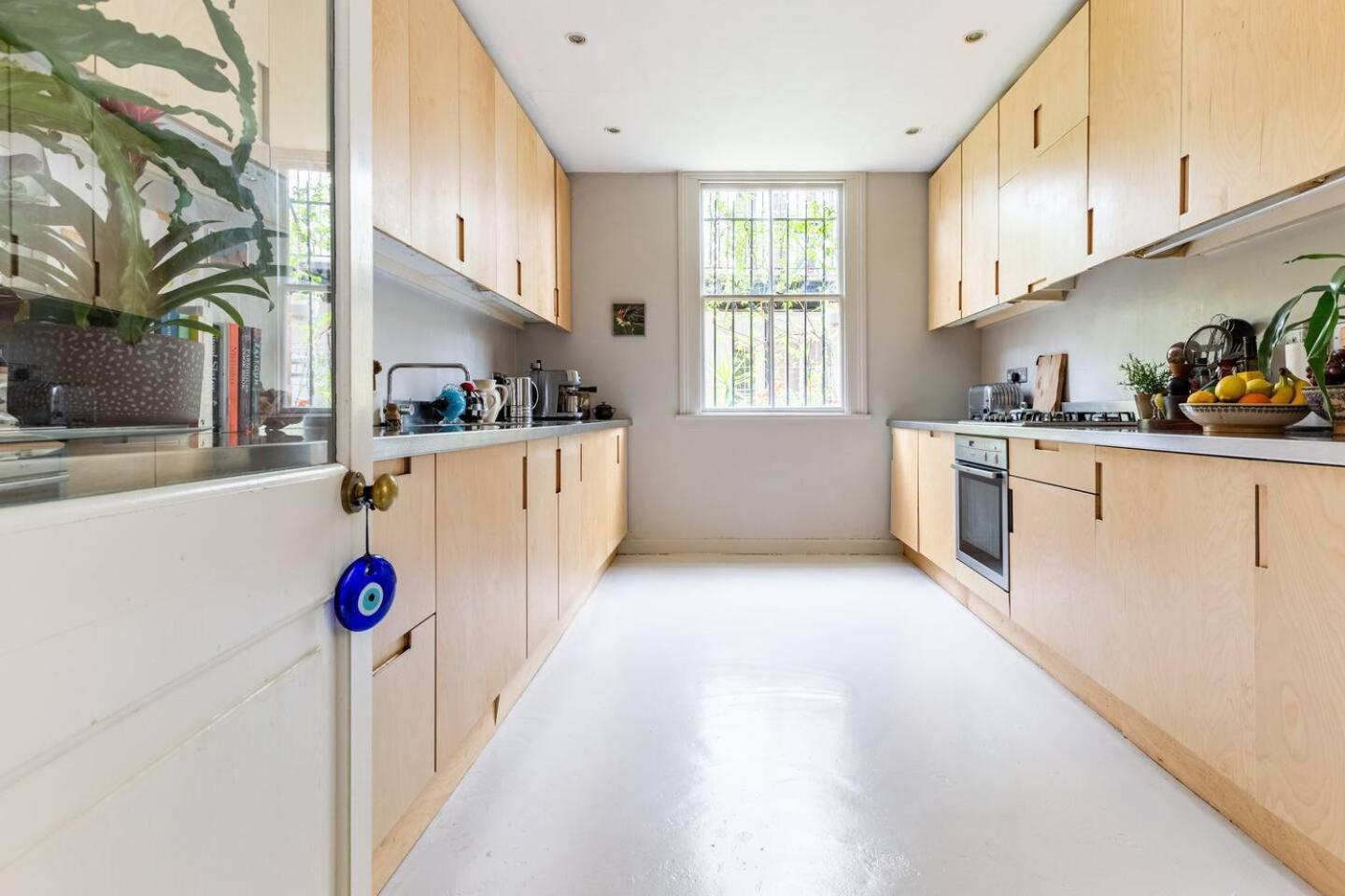 Beautiful Victorian Townhouse - 5 Bedrooms London