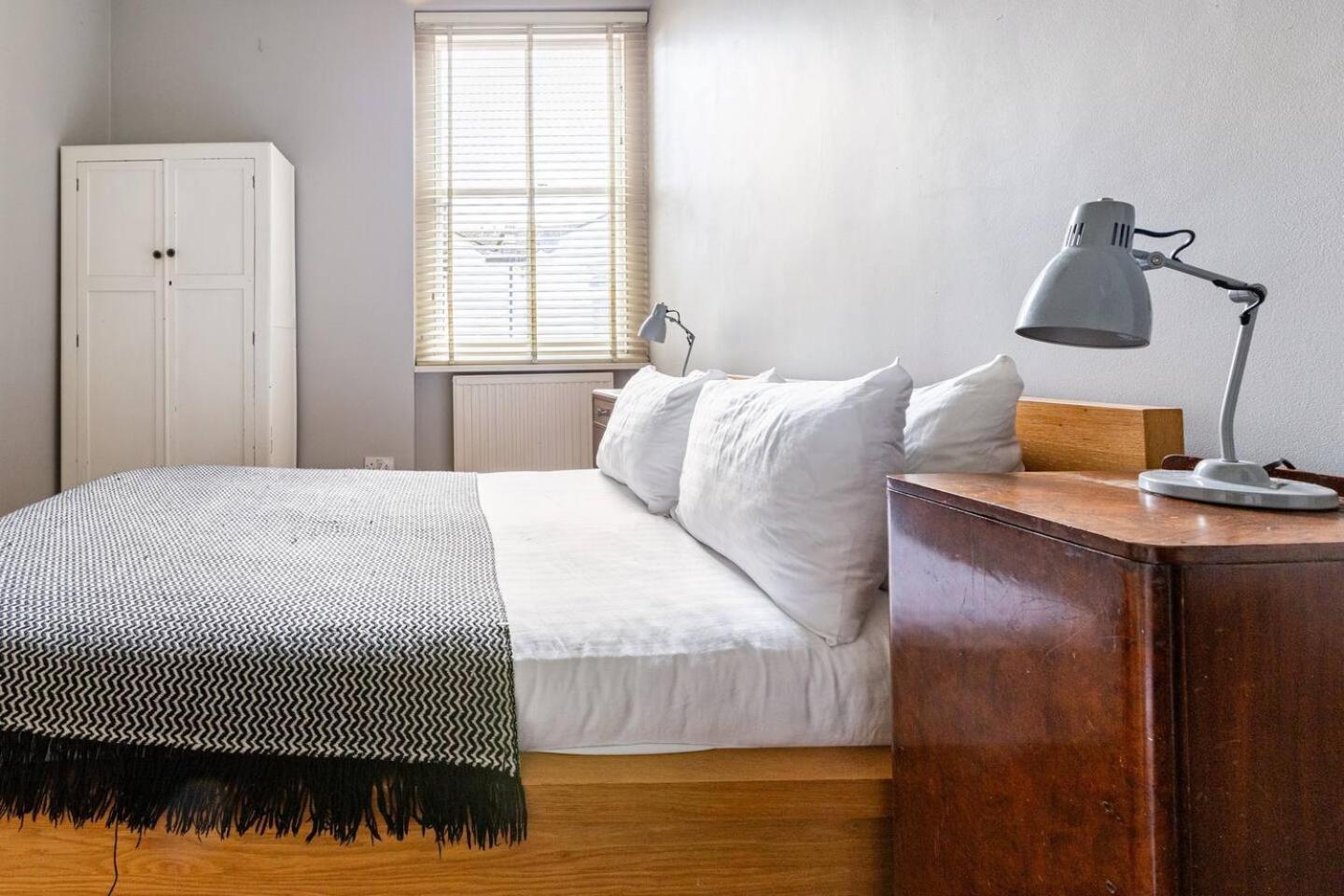 Beautiful Victorian Townhouse - 5 Bedrooms