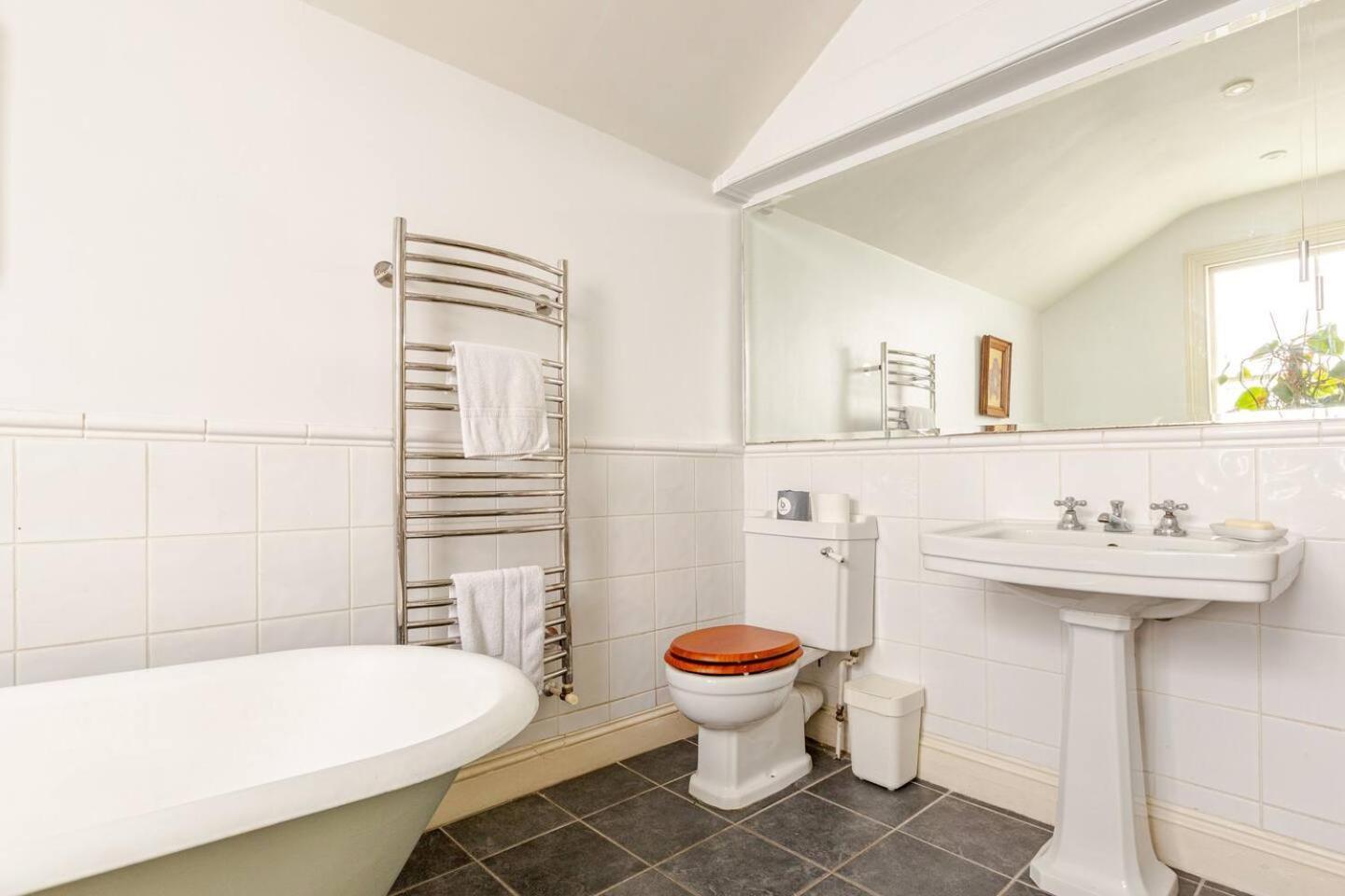 Beautiful Victorian Townhouse - 5 Bedrooms Holiday home