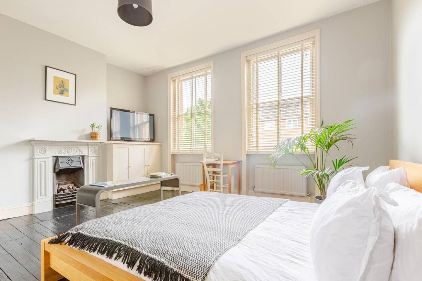 Holiday home Beautiful Victorian Townhouse - 5 Bedrooms *