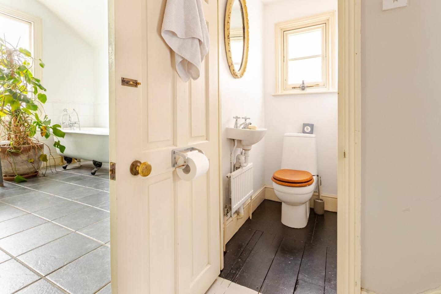 Holiday home Beautiful Victorian Townhouse - 5 Bedrooms *