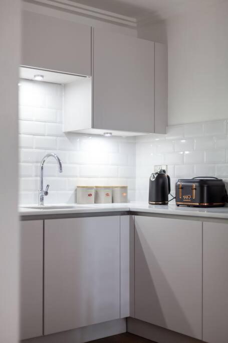 Leilighet Cozy & Stylish 2-bed Flat In Trentham Ct, London