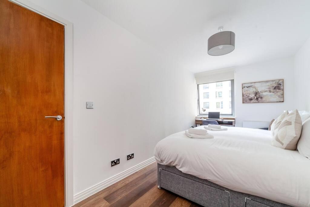 Leilighet Cozy & Stylish 2-bed Flat In Trentham Ct,