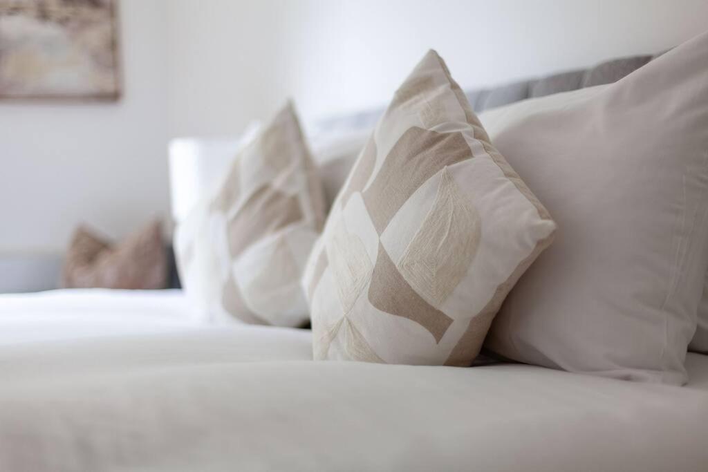 Cozy & Stylish 2-bed Flat In Trentham Ct, * Londen