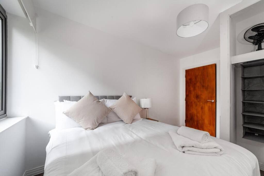 Cozy & Stylish 2-bed Flat In Trentham Ct, Leilighet