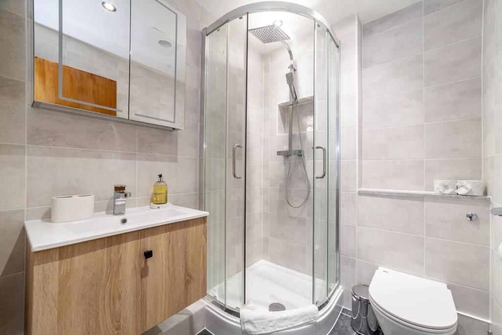 Cozy & Stylish 2-bed Flat In Trentham Ct, Leilighet *