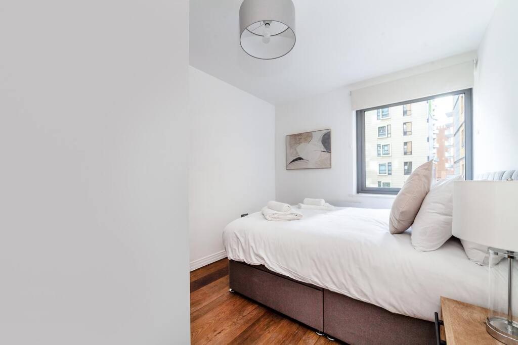 Cozy & Stylish 2-bed Flat In Trentham Ct, London