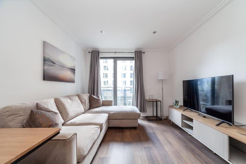 Cozy & Stylish 2-bed Flat In Trentham Ct, Leilighet *