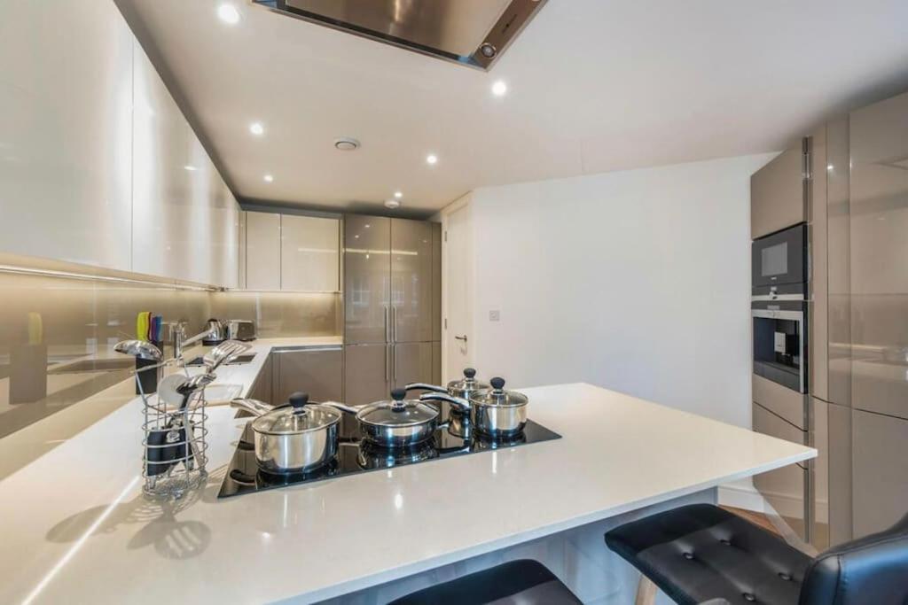 Stylish 3 Bed Gem In * London